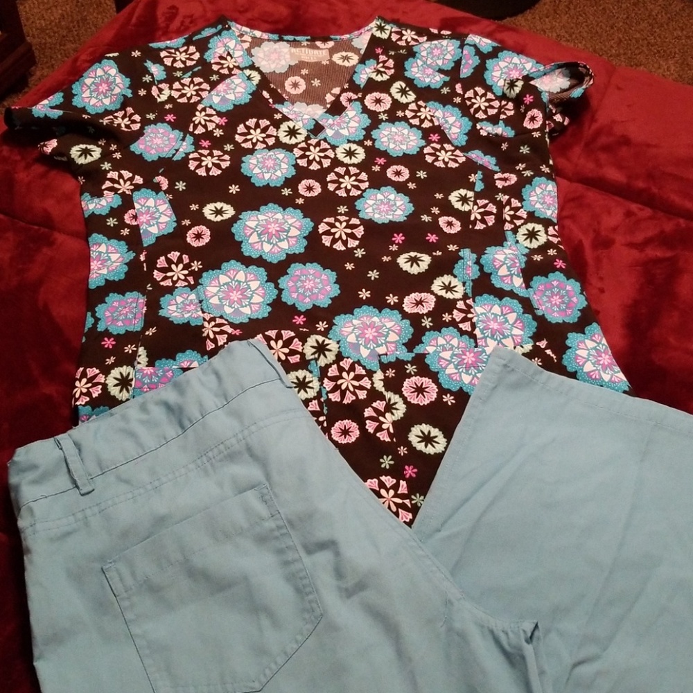 Scrub set
